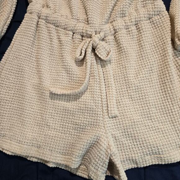NWT Bluivy Waffle Knit Off-the-shoulder Romper with Drawstring Sleeve Size M - Picture 2 of 10